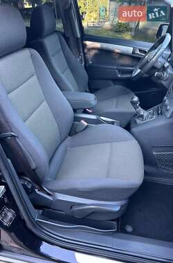 Минивэн Opel Zafira 2010 в 