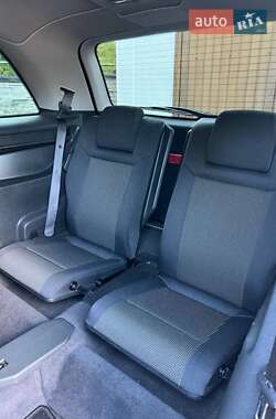 Минивэн Opel Zafira 2010 в 