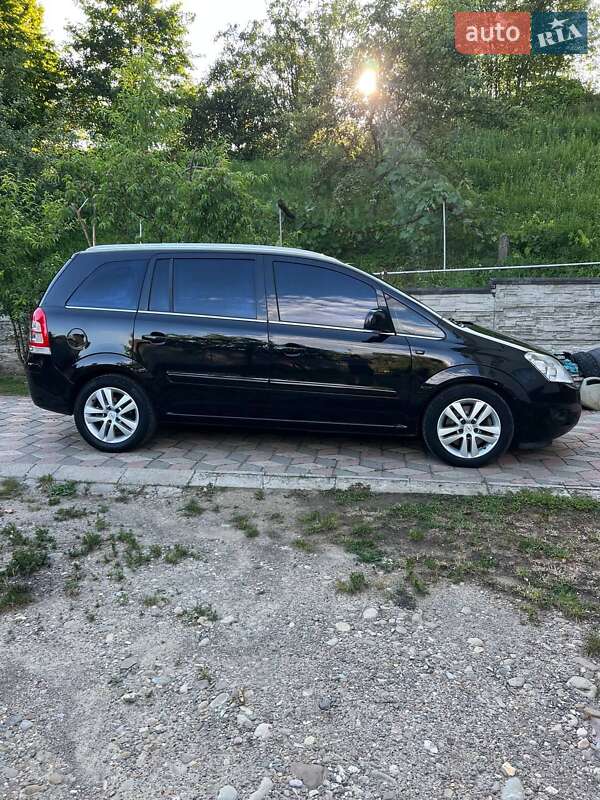 Минивэн Opel Zafira 2010 в Коломые