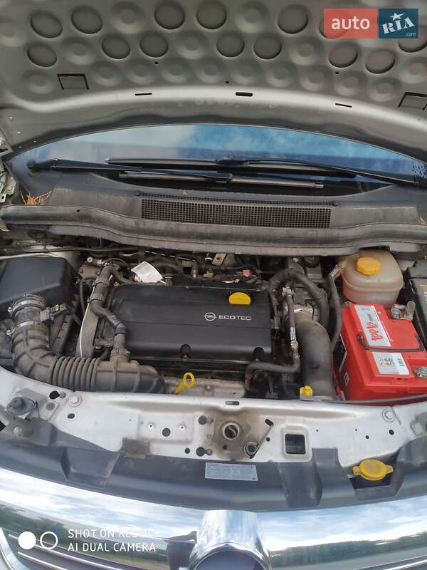 Мінівен Opel Zafira 2011 в Острозі