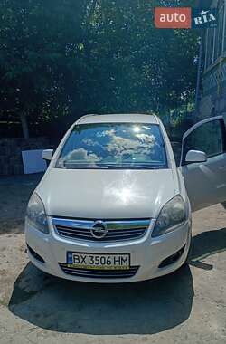 Минивэн Opel Zafira 2012 в Городке