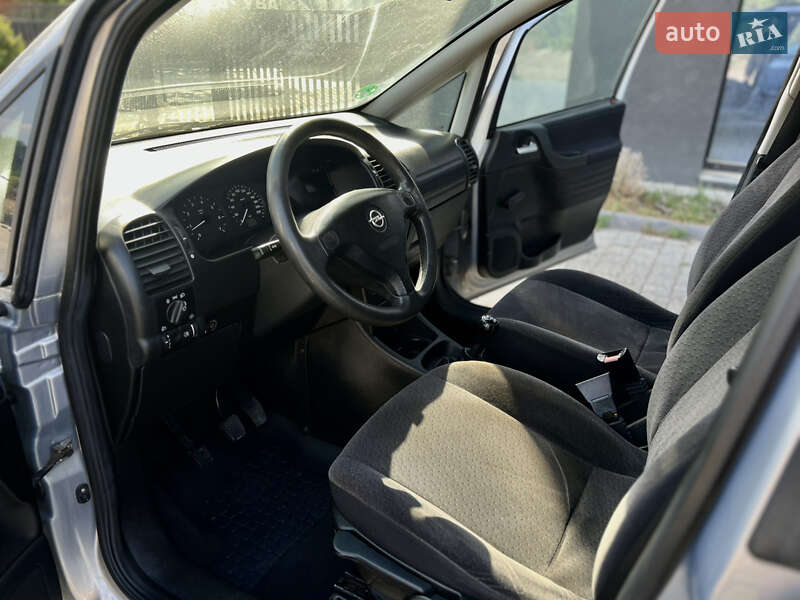Минивэн Opel Zafira 2002 в Ивано-Франковске