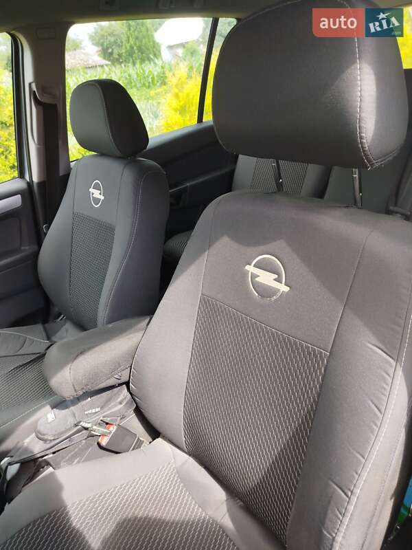 Минивэн Opel Zafira 2005 в Мостиске