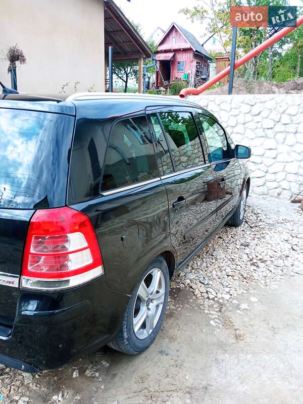 Opel Zafira 2011