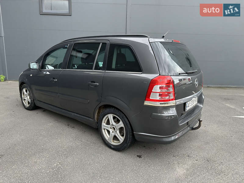 Минивэн Opel Zafira 2009 в Киеве