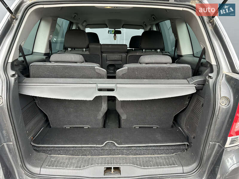 Минивэн Opel Zafira 2009 в Киеве