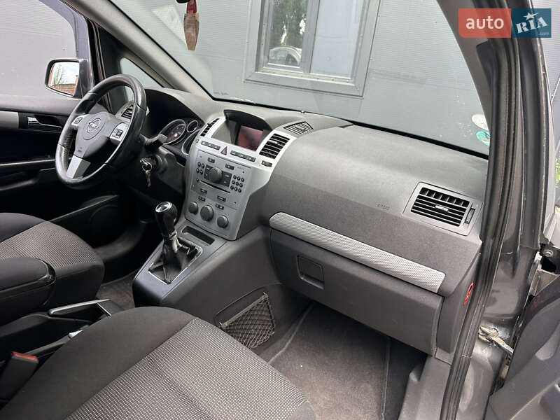 Минивэн Opel Zafira 2009 в Киеве