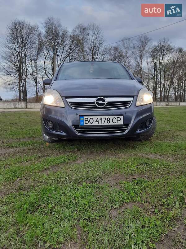 Минивэн Opel Zafira 2009 в Тернополе