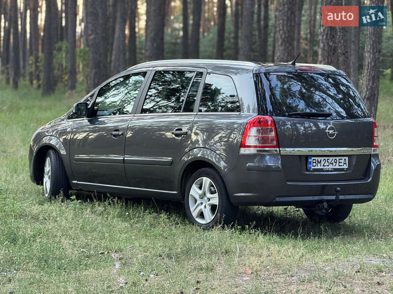 Минивэн Opel Zafira 2010 в Сумах