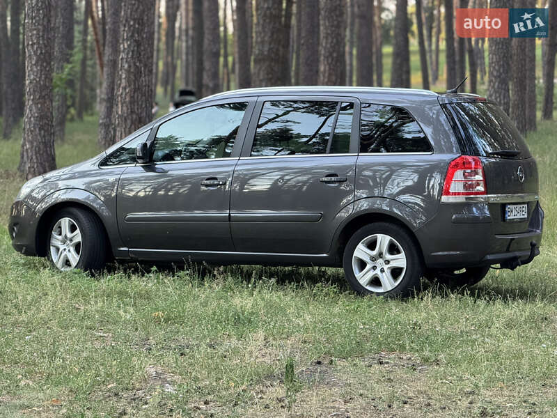 Минивэн Opel Zafira 2010 в Сумах
