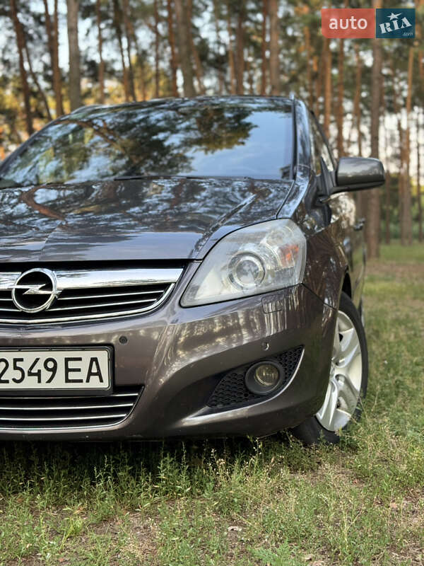 Минивэн Opel Zafira 2010 в Сумах