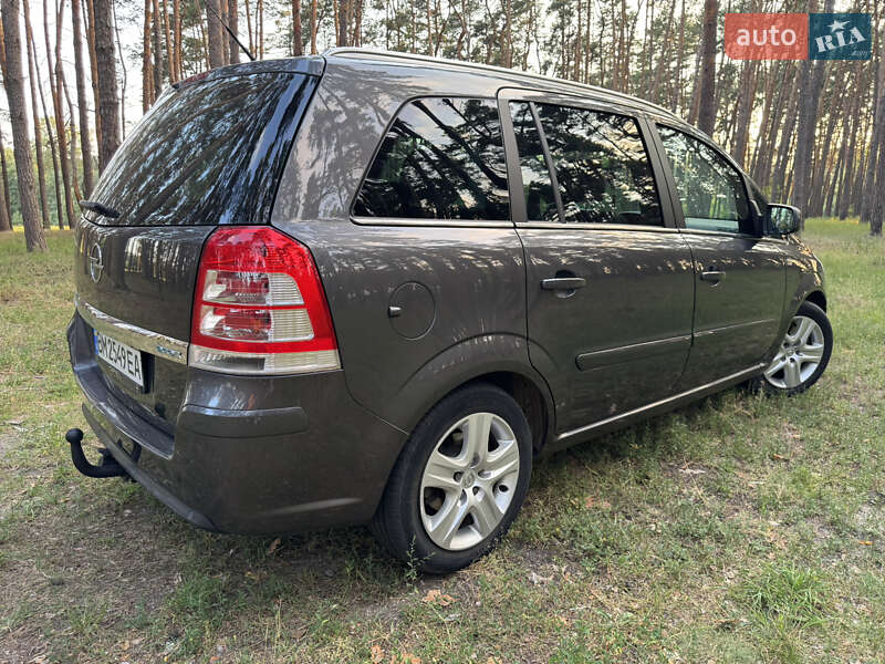 Минивэн Opel Zafira 2010 в Сумах