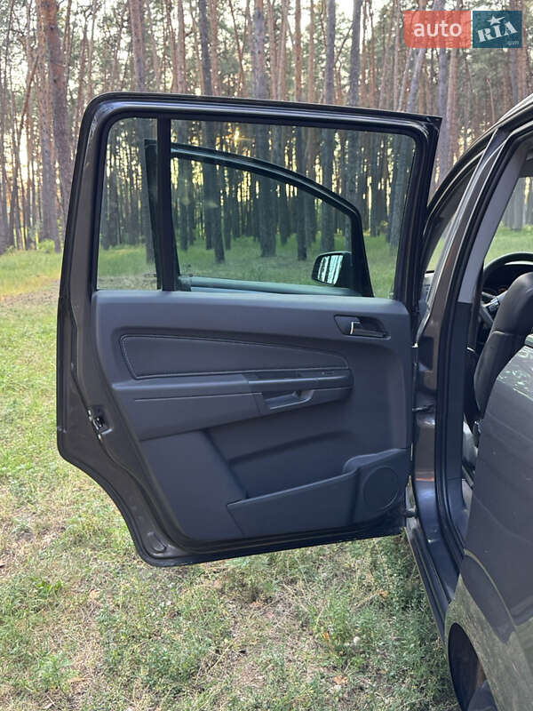 Минивэн Opel Zafira 2010 в Сумах