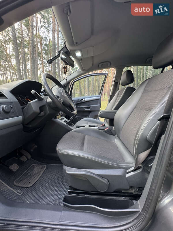 Минивэн Opel Zafira 2010 в Сумах