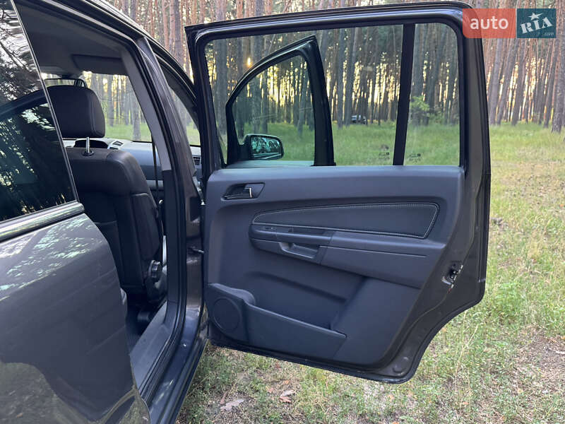Минивэн Opel Zafira 2010 в Сумах