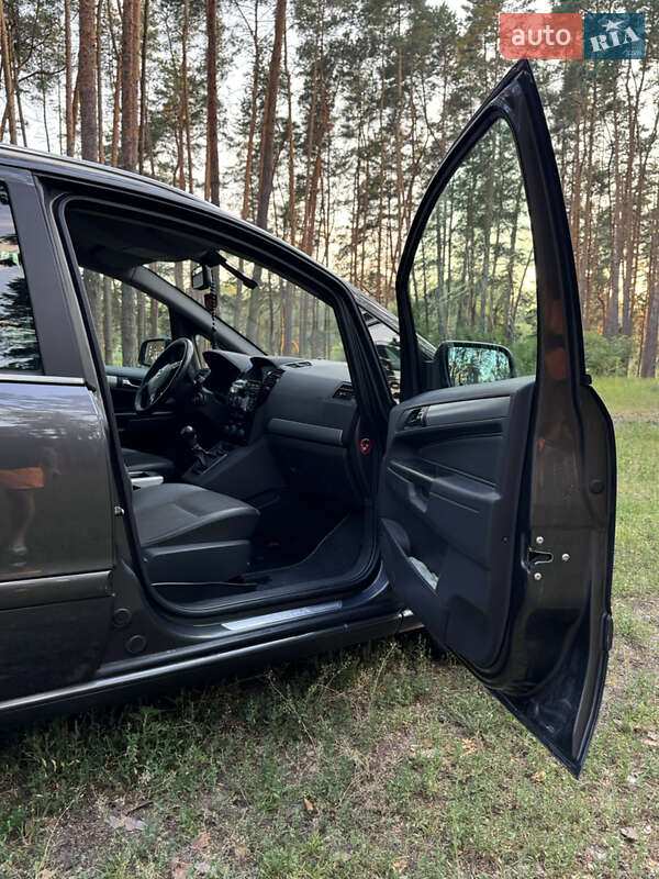 Минивэн Opel Zafira 2010 в Сумах