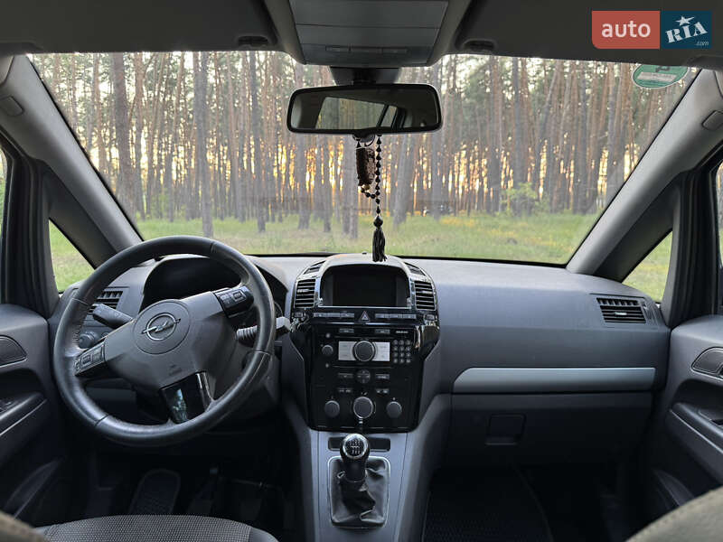 Минивэн Opel Zafira 2010 в Сумах