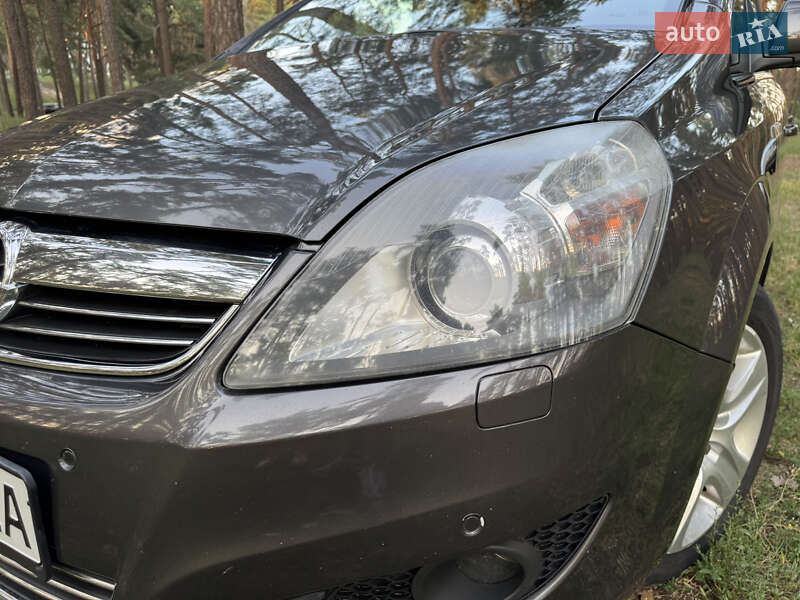 Минивэн Opel Zafira 2010 в Сумах