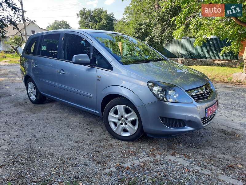 Минивэн Opel Zafira 2010 в Полтаве