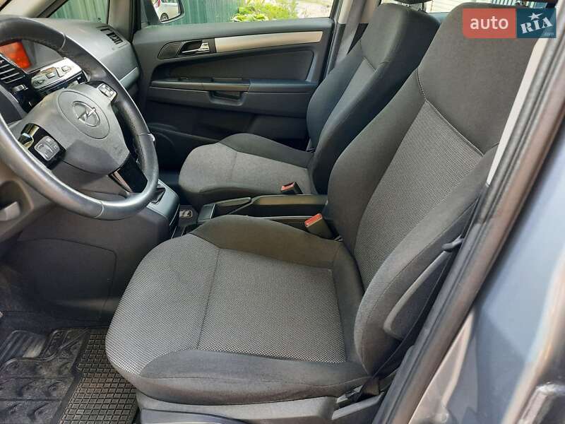 Минивэн Opel Zafira 2010 в Полтаве