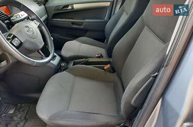 Мінівен Opel Zafira 2010 в 