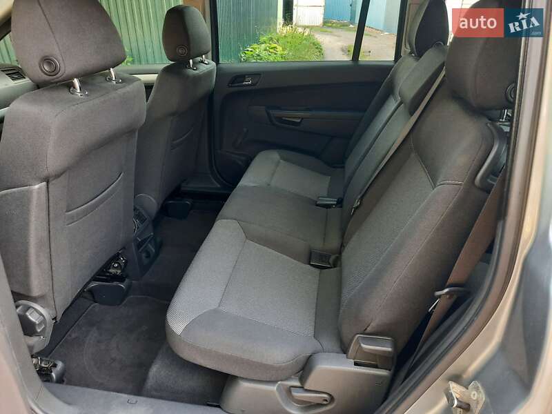 Минивэн Opel Zafira 2010 в Полтаве