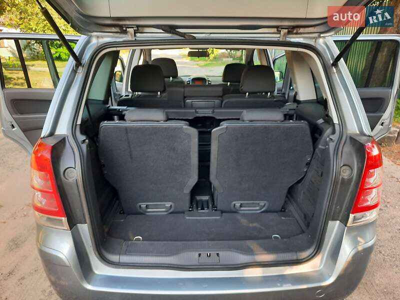 Минивэн Opel Zafira 2010 в Полтаве