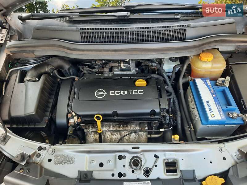 Минивэн Opel Zafira 2010 в Полтаве