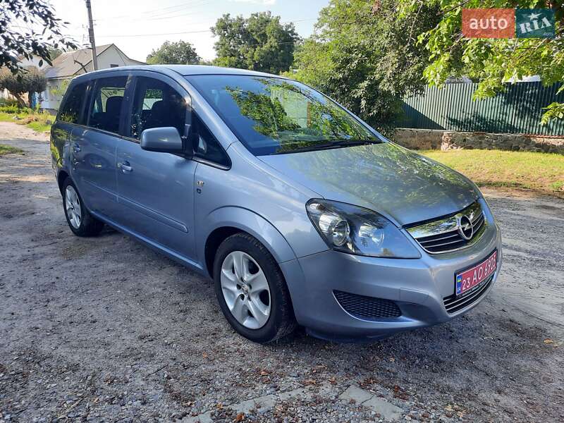 Минивэн Opel Zafira 2010 в Полтаве