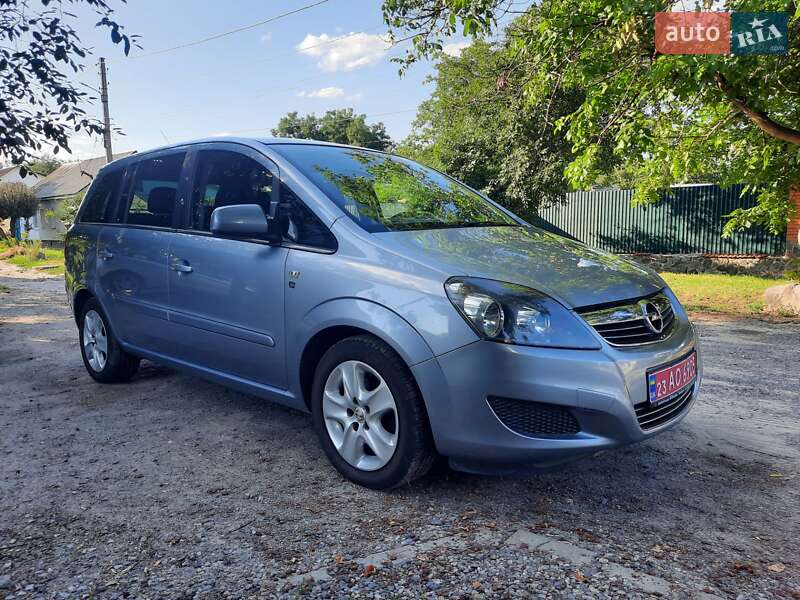 Минивэн Opel Zafira 2010 в Полтаве