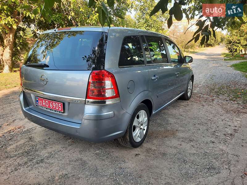 Минивэн Opel Zafira 2010 в Полтаве