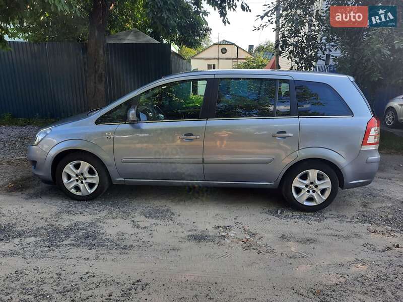 Минивэн Opel Zafira 2010 в Полтаве