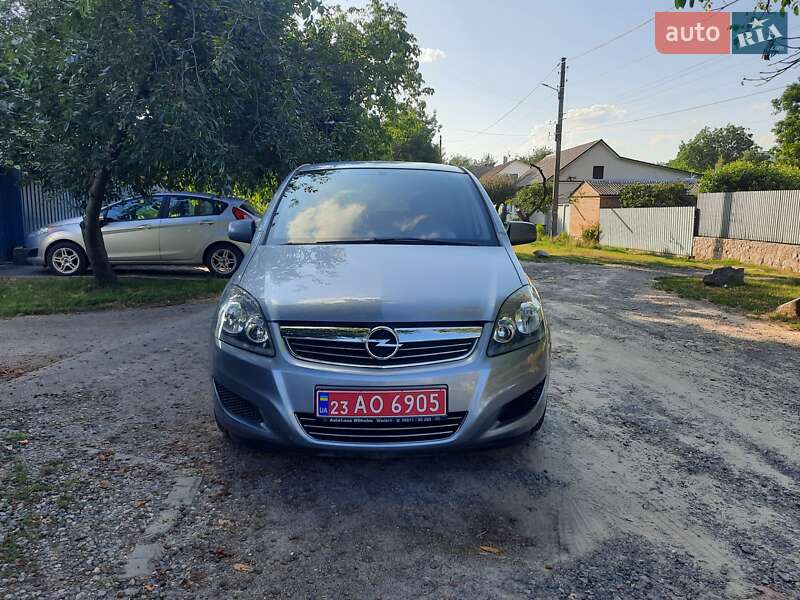 Минивэн Opel Zafira 2010 в Полтаве