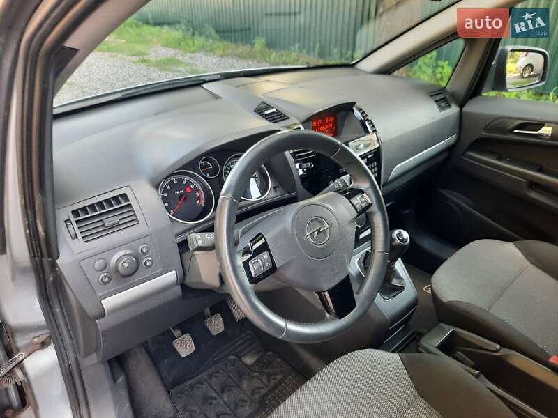 Минивэн Opel Zafira 2010 в Полтаве