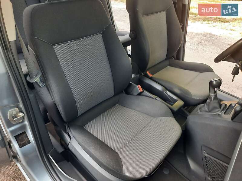 Минивэн Opel Zafira 2010 в Полтаве