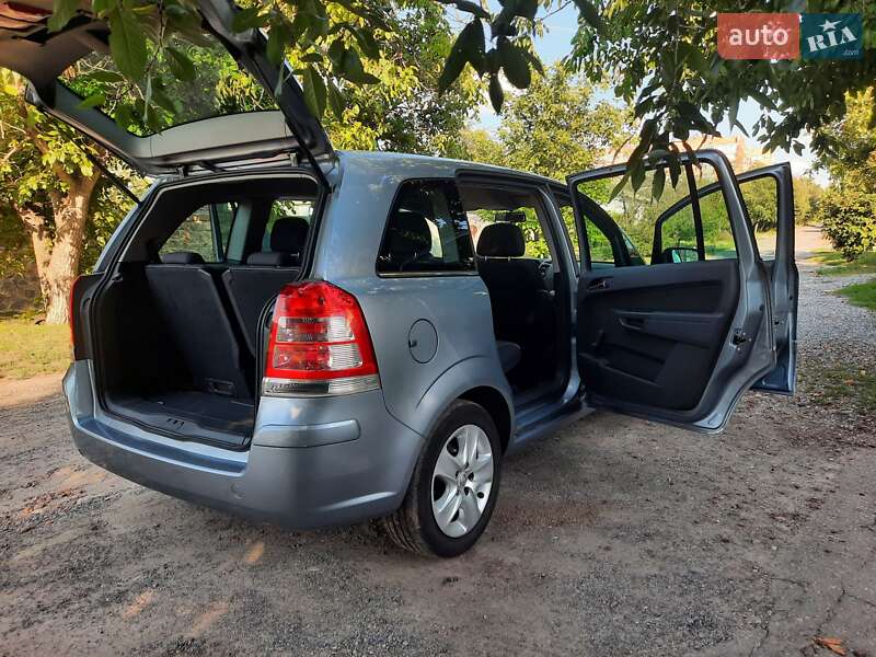 Минивэн Opel Zafira 2010 в Полтаве