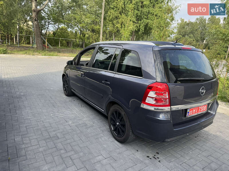 Минивэн Opel Zafira 2008 в Луцке