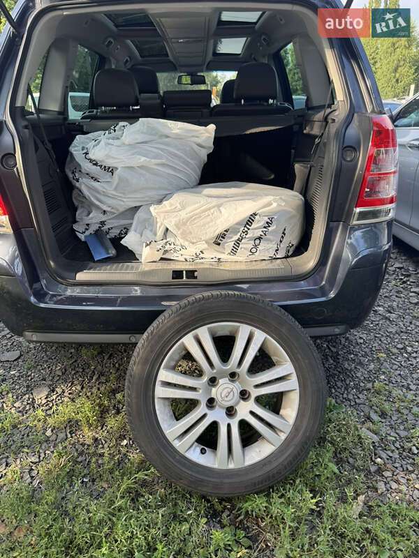 Минивэн Opel Zafira 2008 в Луцке