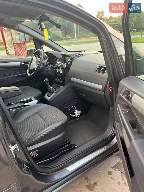 Минивэн Opel Zafira 2009 в Каменке