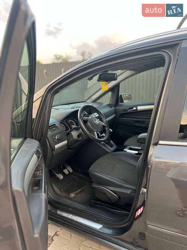 Минивэн Opel Zafira 2009 в Каменке