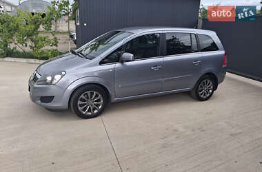 Минивэн Opel Zafira 2010 в 