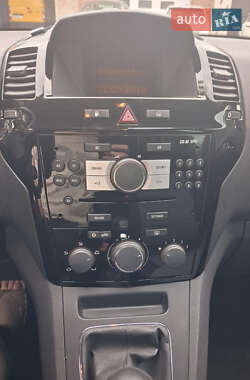 Минивэн Opel Zafira 2010 в 
