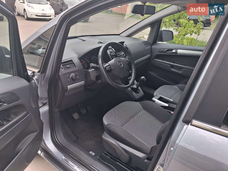 Мінівен Opel Zafira 2010 в Чернігові