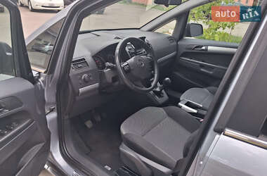 Минивэн Opel Zafira 2010 в 