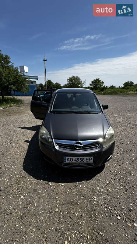 Минивэн Opel Zafira 2010 в Ужгороде