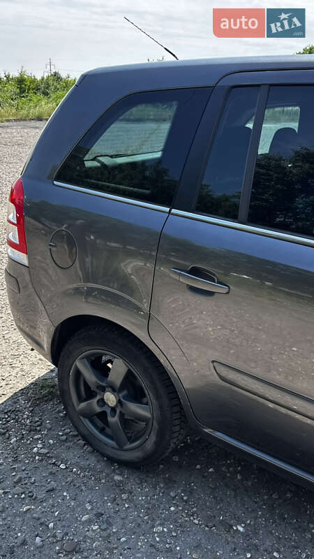 Минивэн Opel Zafira 2010 в Ужгороде