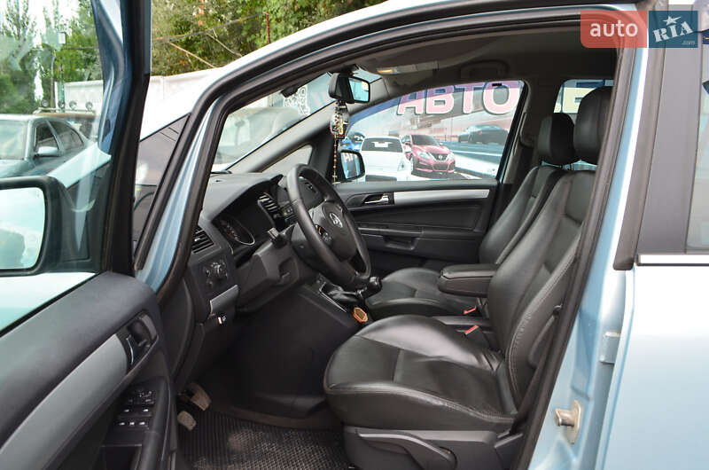 Минивэн Opel Zafira 2010 в Киеве