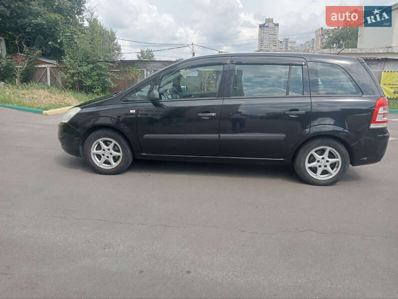 Минивэн Opel Zafira 2009 в Киеве