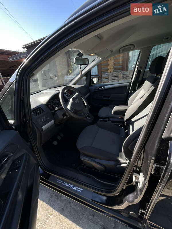 Минивэн Opel Zafira 2006 в Ровно