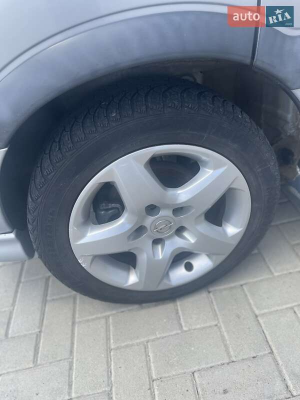 Минивэн Opel Zafira 2002 в Тысменице